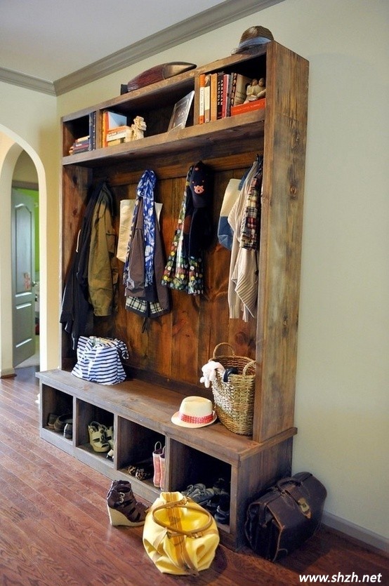 復(fù)古實木玄關(guān)設(shè)計